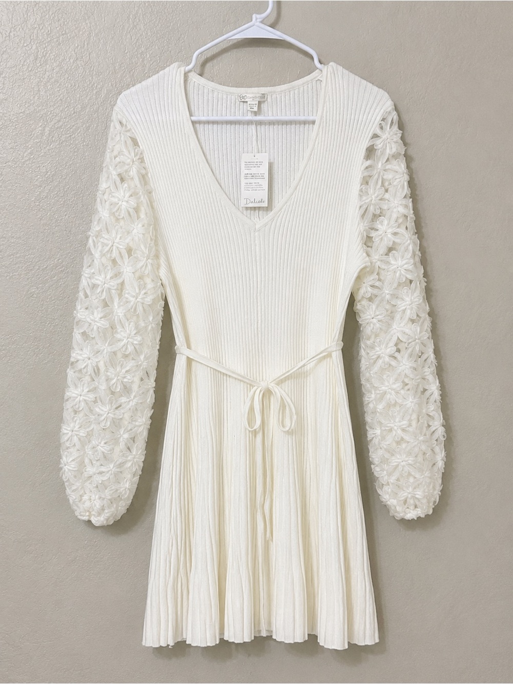 Cato Cream V-Neck Midi Dress with Floral Lace Balloon Sleeves